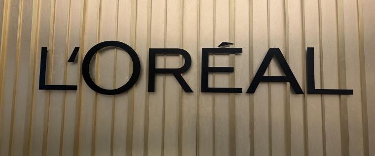 Immersion au cœur de la Recherche & Innovation : les étudiants de la licence Économie-Gestion et du DU Agir pour la transition en visite chez L’Oréal