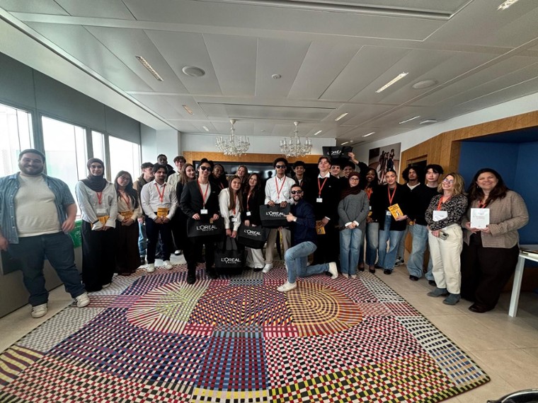 Les étudiants de L1 Agir pour la Transition présentent leurs recommandations à L'Oréal